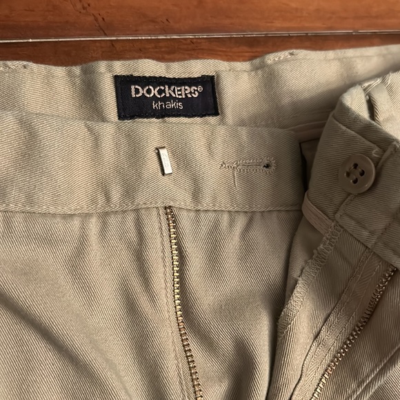 Dockers Khakis 36 X 32 - Picture 3 of 6